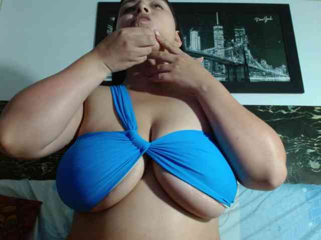 Natural-boobs webcam