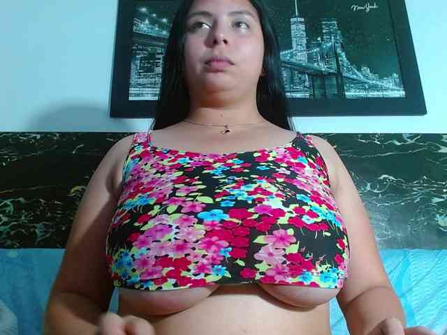 natural-boobs's live room