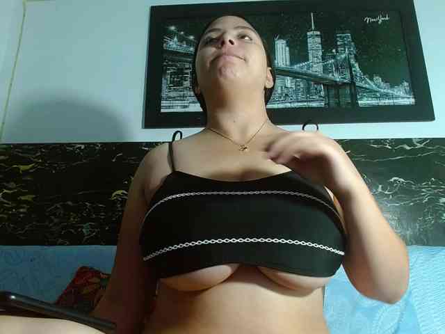 Natural-boobs webcam