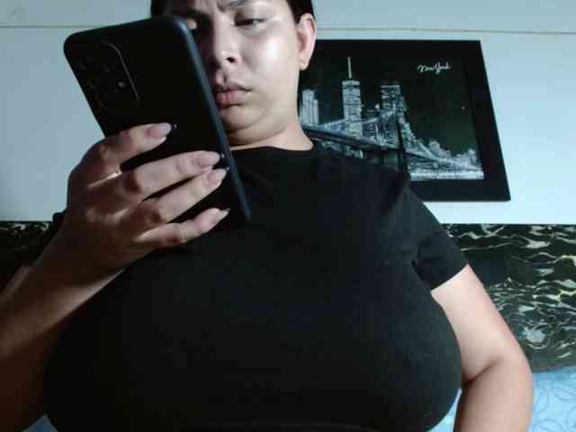 Natural-boobs webcam