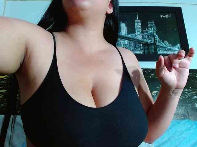Natural-boobs webcam