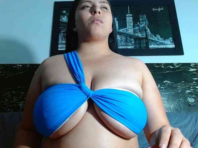 Model: Natural-boobs