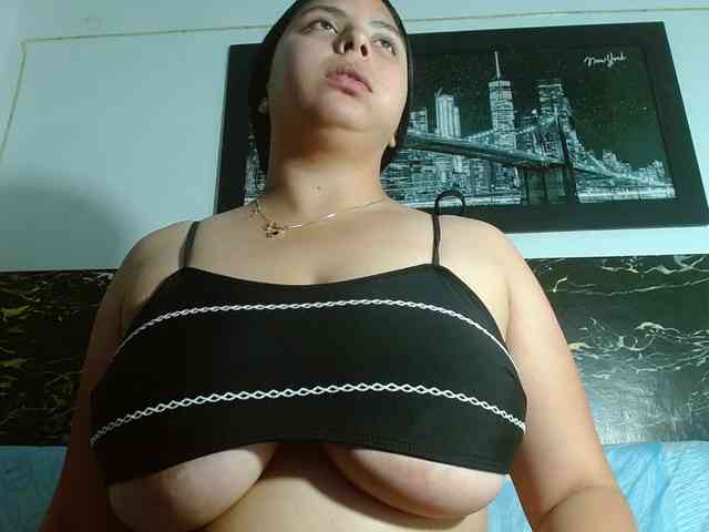 Natural-boobs webcam