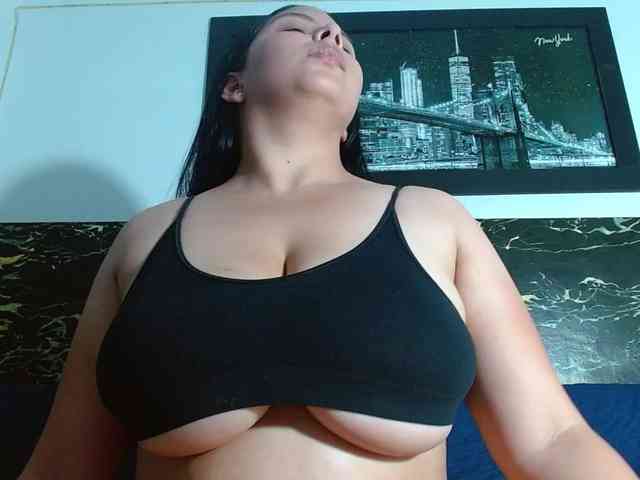 Natural-boobs webcam
