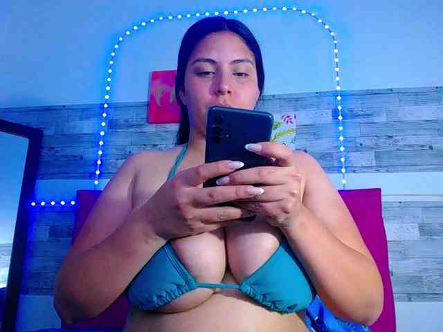 Natural-boobs webcam
