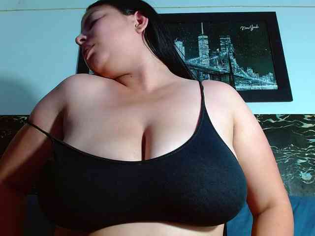 Natural-boobs webcam
