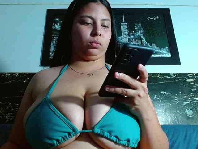 Natural-boobs webcam