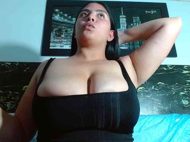 natural-boobs's live room