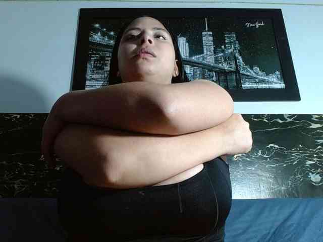 natural-boobs's live room
