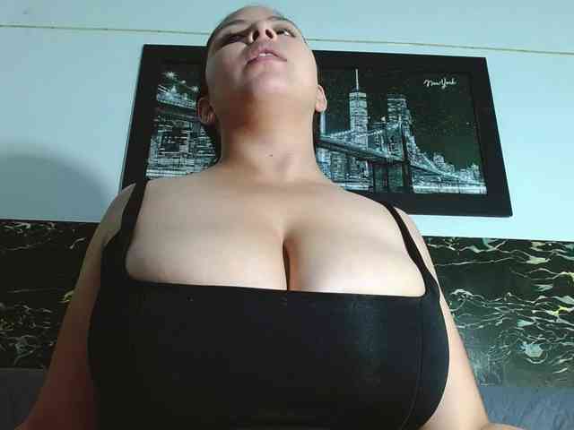 Natural-boobs webcam