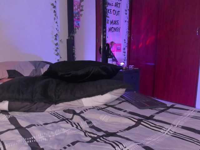 littlekayla live cam on BongaCams