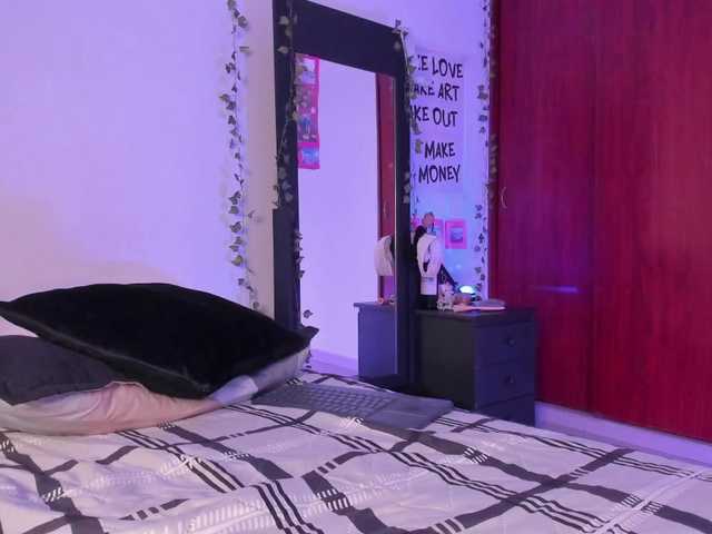 littlekayla live cam on BongaCams