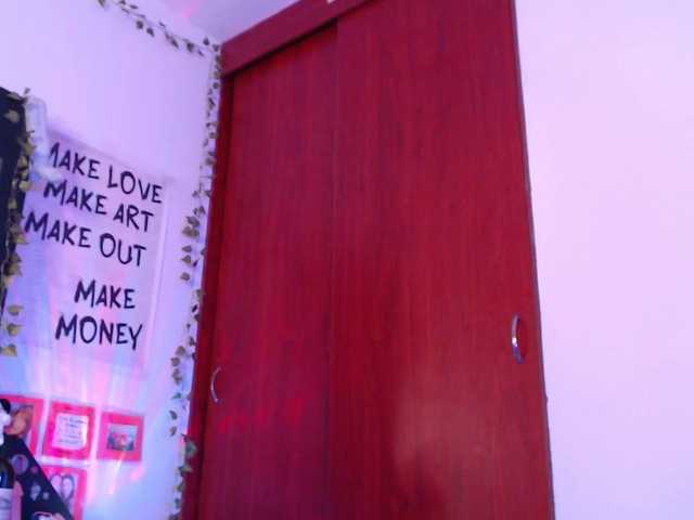 littlekayla live cam on BongaCams