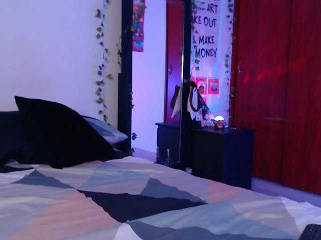 littlekayla live cam on BongaCams