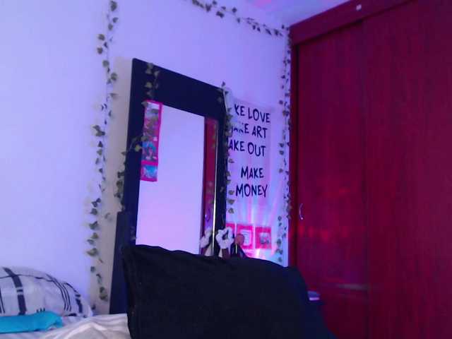 littlekayla live cam on BongaCams