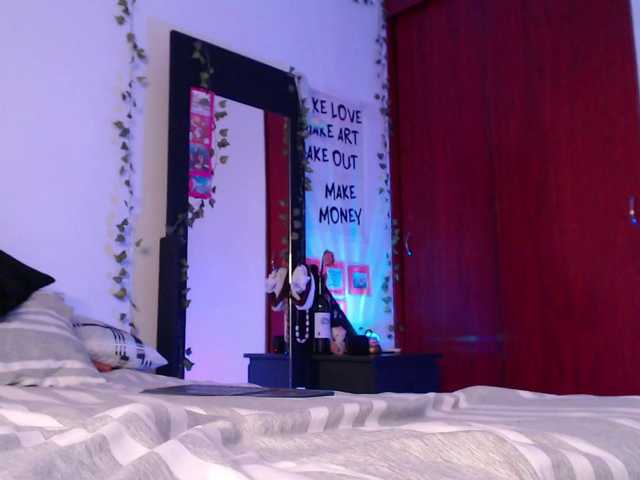 littlekayla live cam on BongaCams