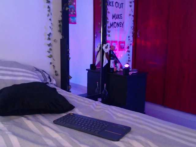 littlekayla live cam on BongaCams
