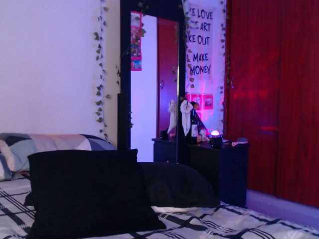 littlekayla live cam on BongaCams