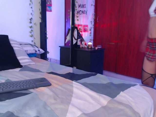 littlekayla live cam on BongaCams