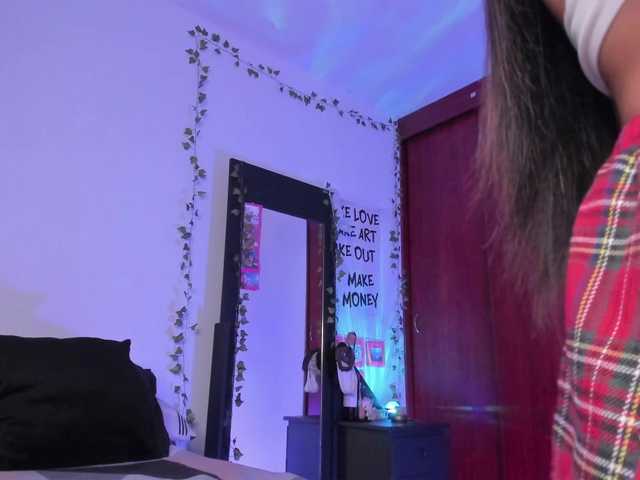 littlekayla live cam on BongaCams