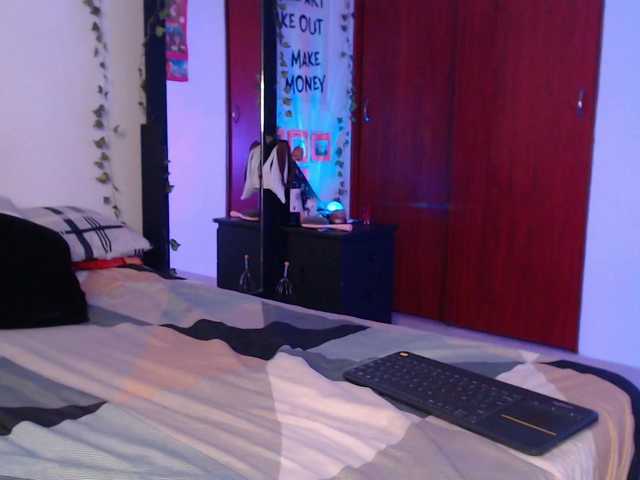 littlekayla live cam on BongaCams