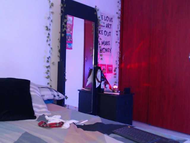 littlekayla live cam on BongaCams