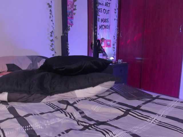 littlekayla live cam on BongaCams