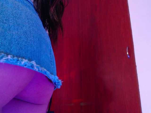littlekayla live cam on BongaCams
