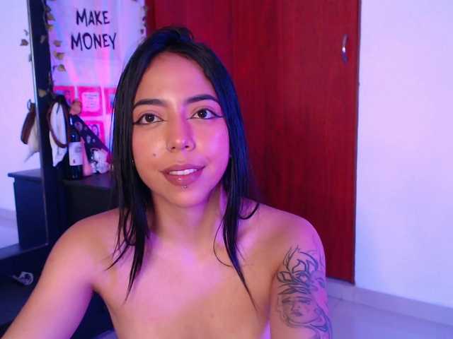 littlekayla live cam on BongaCams