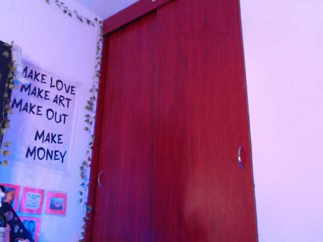 littlekayla live cam on BongaCams