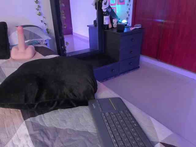 Модель: littlekayla