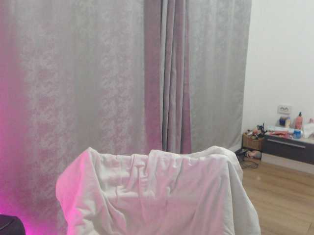 Kiss4foryou live cam on BongaCams