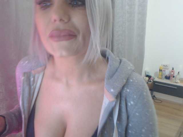 Kiss4foryou live cam on BongaCams