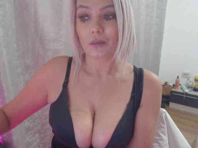 Kiss4foryou webcam