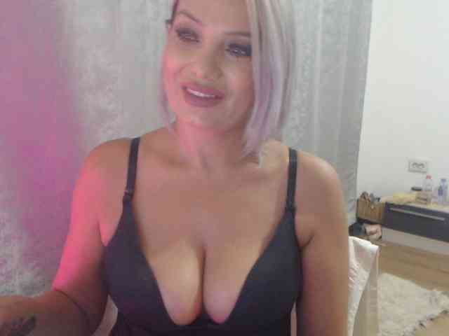 Kiss4foryou webcam
