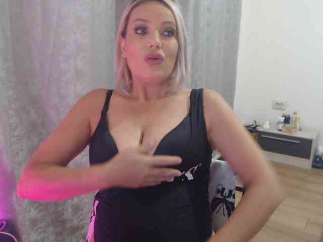 Kiss4foryou webcam