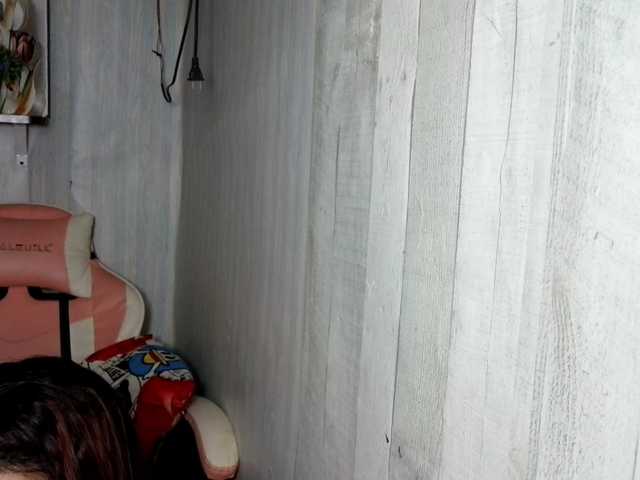 Rainie live cam preview