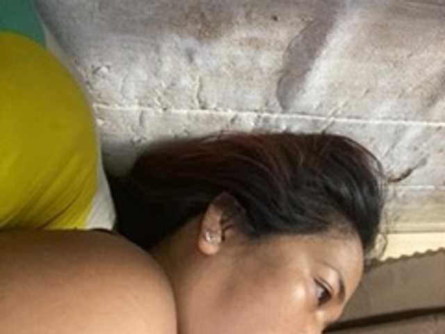 le modèle Rainie est en webcam porno dans un show sur le site bongacams, il possède les tags suivants: Asian,Redhead,Trimmed