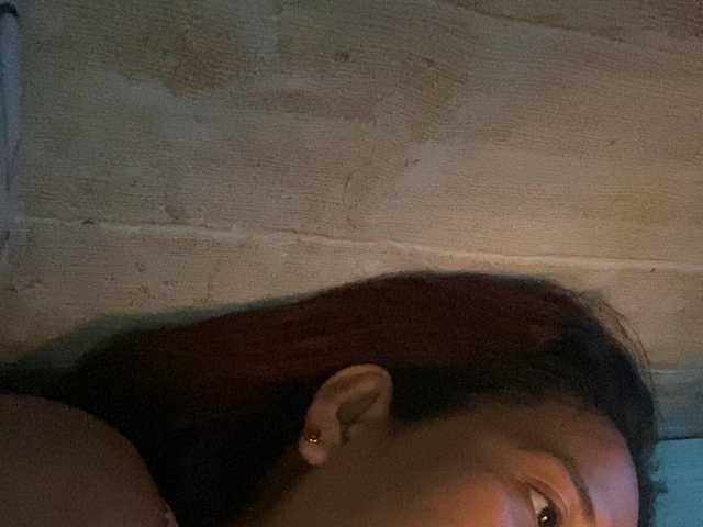 Rainie — live female cam