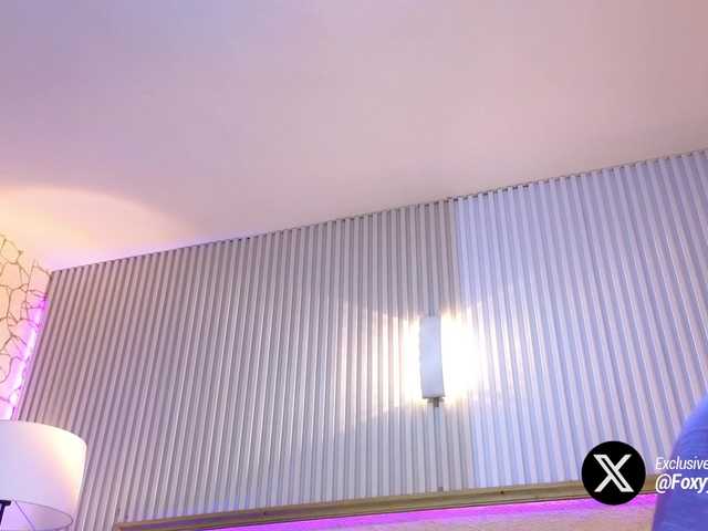 Emily-Foxyy live cam on BongaCams
