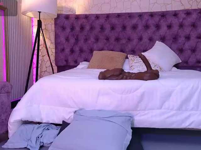 Emily-Foxyy live cam preview