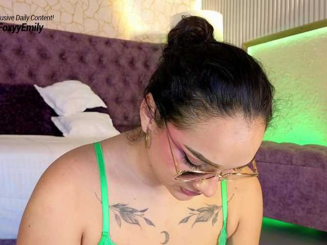 Emily-Foxyy live cam on BongaCams