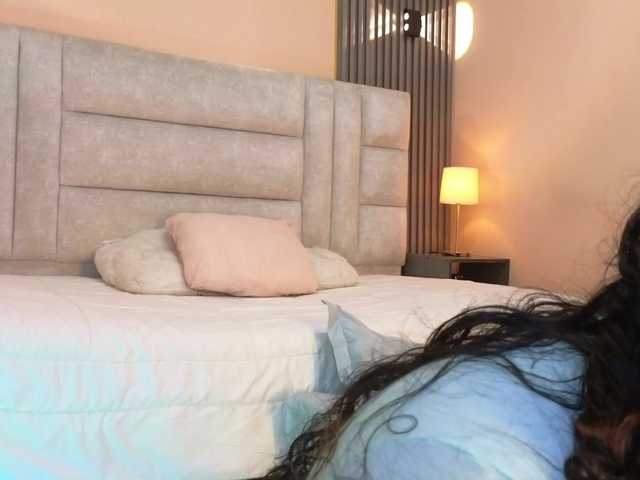Emily-Foxyy live cam on BongaCams
