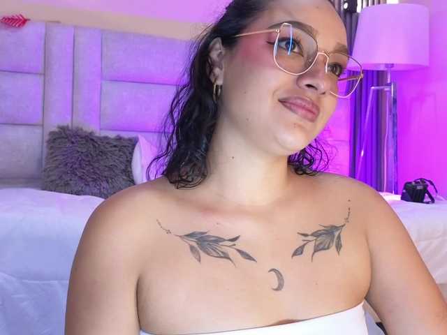 Emily-Foxyy live webcam show