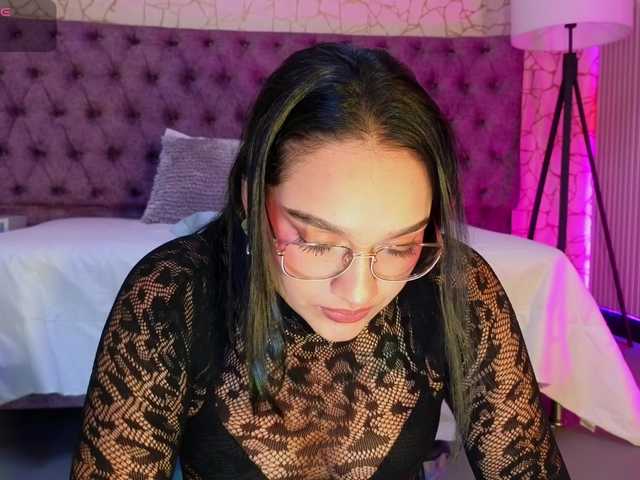 Emily-Foxyy live cam on BongaCams