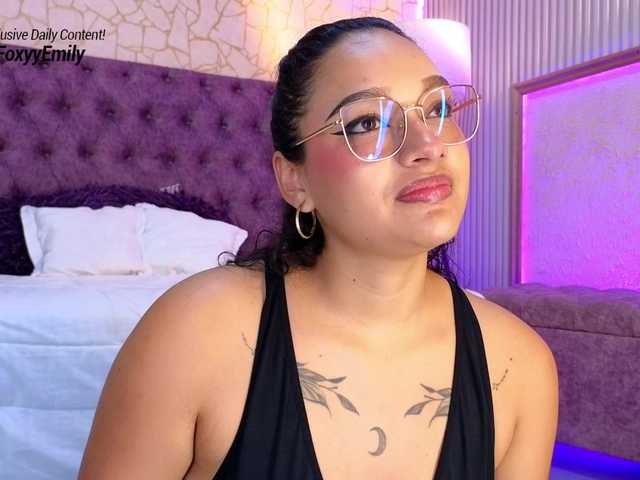 Emily-Foxyy live cam on BongaCams