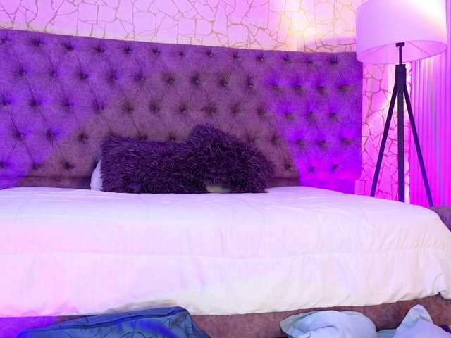 Emily-Foxyy live cam on BongaCams