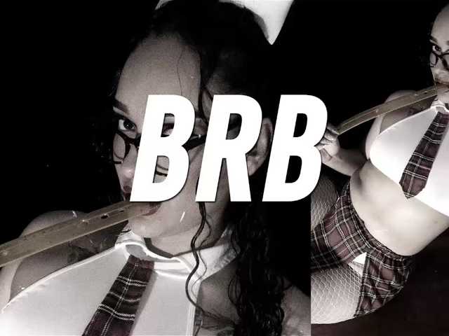 Emily-Foxyy live cam on BongaCams