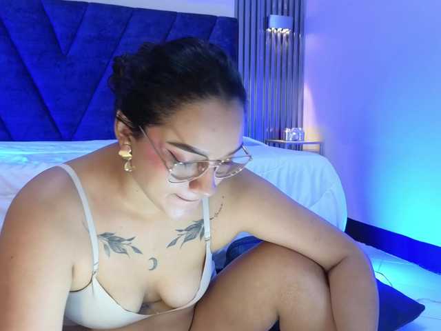 Emily-Foxyy live webcam show