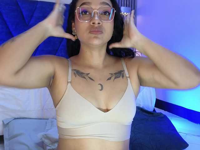Emily-Foxyy live webcam show